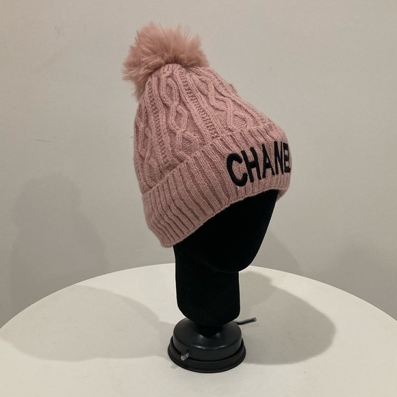 NEW Chanel Embroidered Pink Winter Cable Knit Hat Faux Fur Pom - Picture 8 of 10